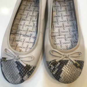 Vionic light pink/tan snake skin close toe ballet flat shoes woman’s size 7.5